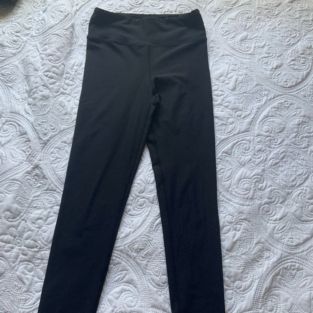 Black athletic leggings